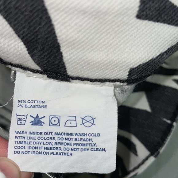 AI authentic icon black and white geometric funky retro pattern jean shorts 25 - Picture 7 of 10